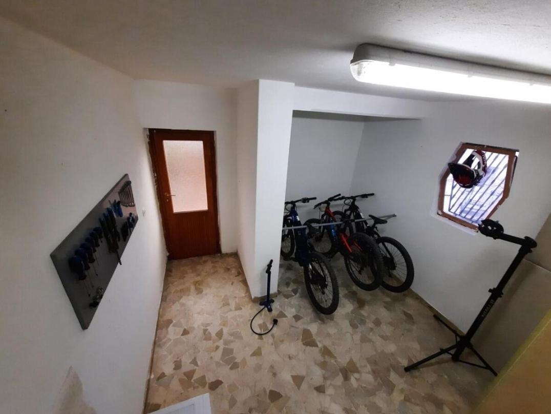 Casa Bell - Appartamento Con Parcheggio Privato E Bike Room Finale Ligure Exterior photo
